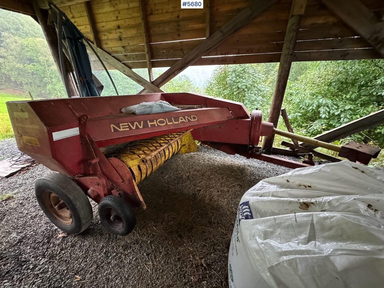 New Holland 268 Square Baler - Техника для сенозаготовки: фото 1 New Holland 268 Square Baler - Техника для сенозаготовки: фото 1