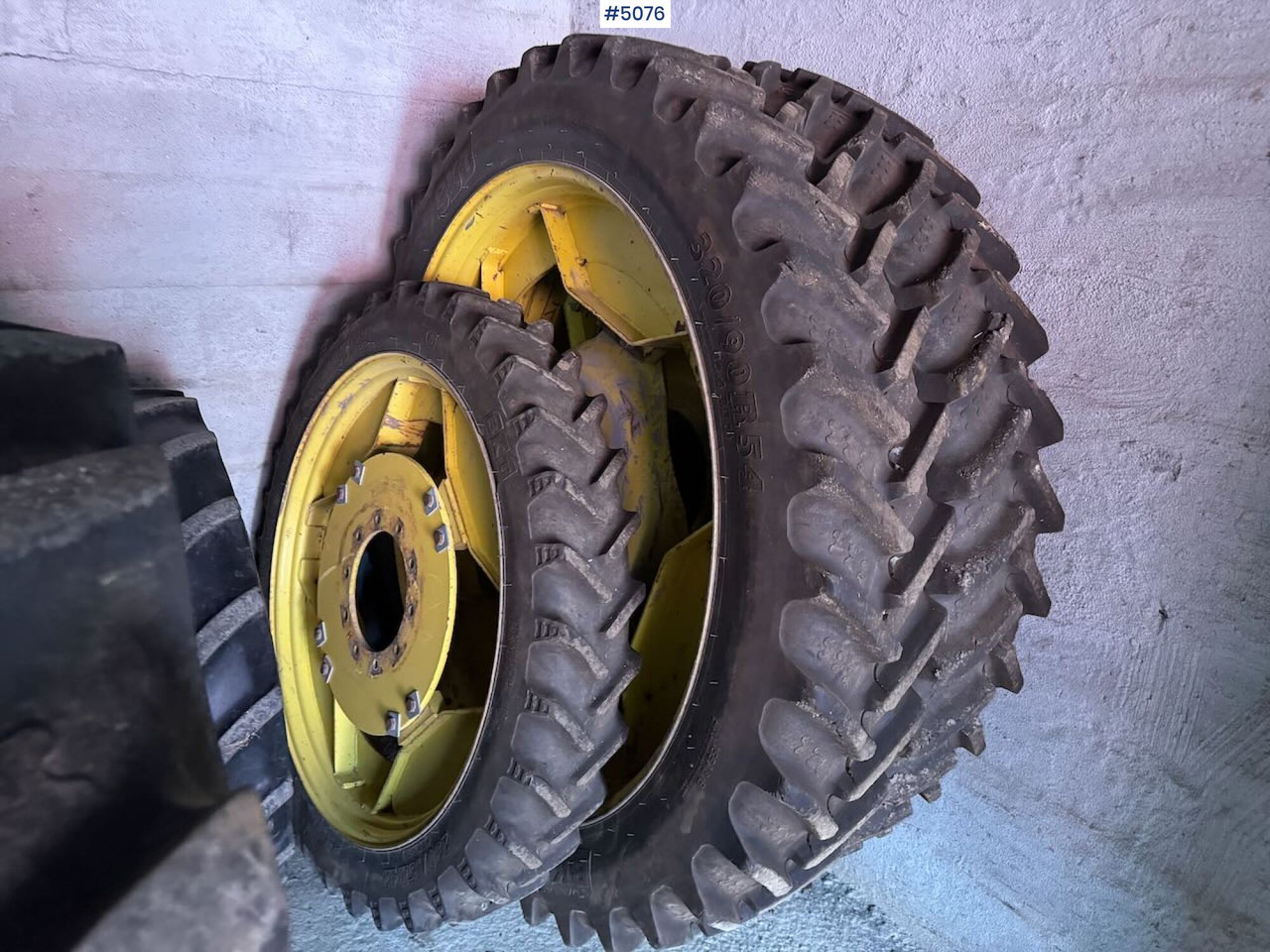 Sprayer Wheels (used on a John Deere 6830) - Опрыскиватель: фото 2 Sprayer Wheels (used on a John Deere 6830) - Опрыскиватель: фото 2