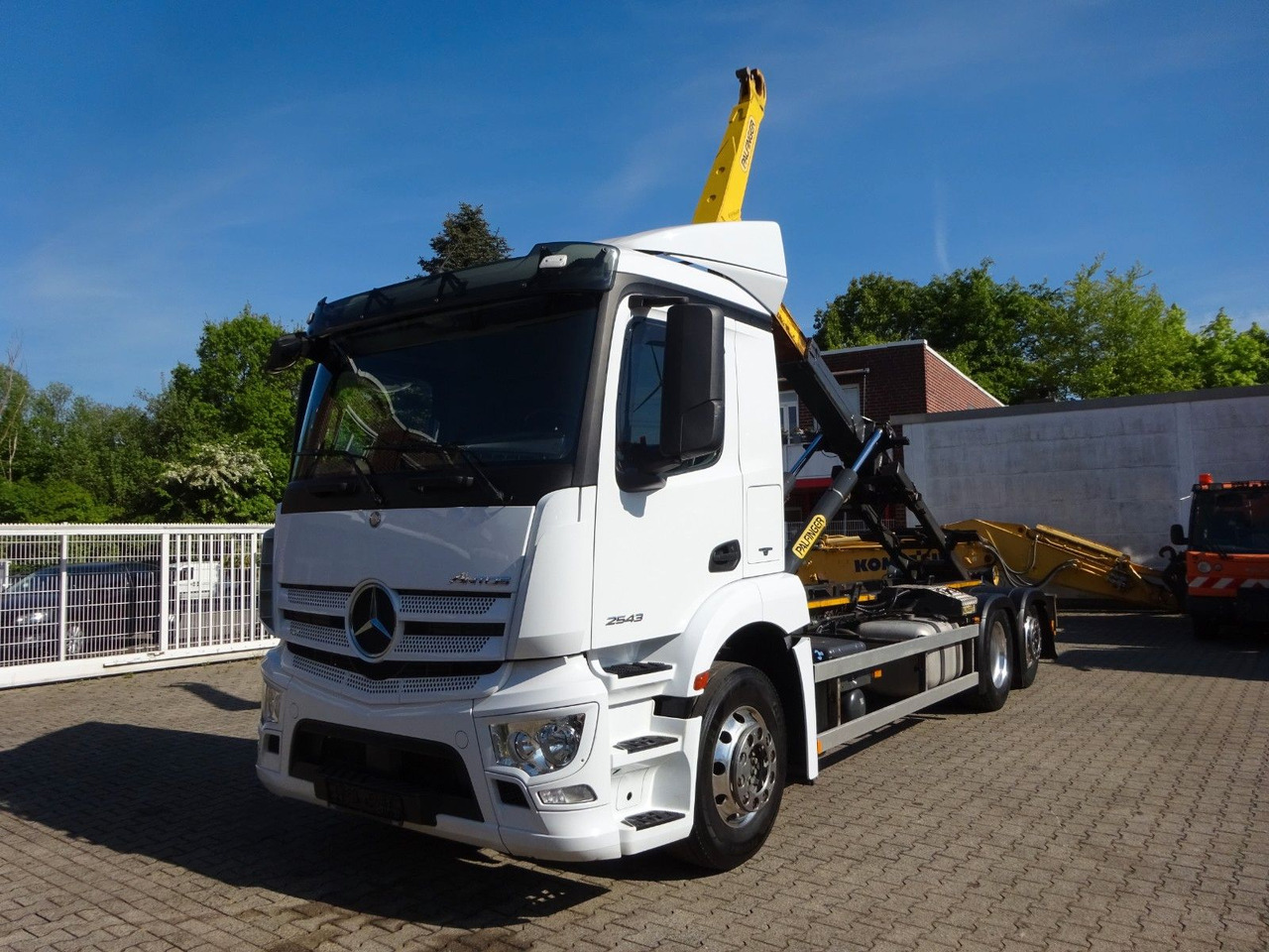 Mercedes-Benz 2543 Antos PALFINGER Abroller - Крюковой мультилифт: фото 1 Mercedes-Benz 2543 Antos PALFINGER Abroller - Крюковой мультилифт: фото 1