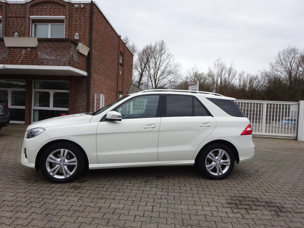 Mercedes-Benz ML 350 CDI BlueTec Mercedes-Benz ML 350 CDI BlueTec. AMG Paket - Внедорожник: фото 3 Mercedes-Benz ML 350 CDI BlueTec Mercedes-Benz ML 350 CDI BlueTec. AMG Paket - Внедорожник: фото 3