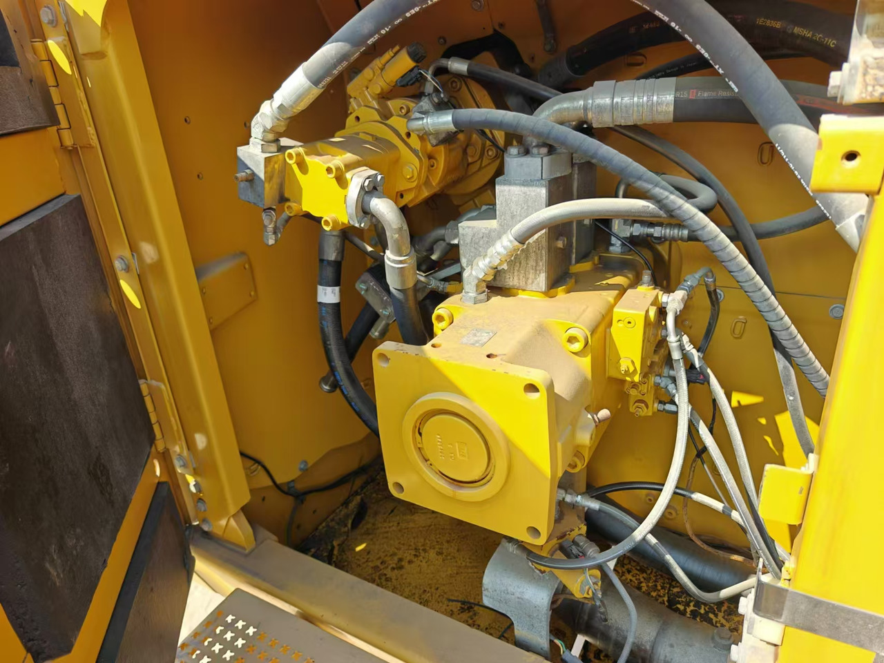 CATERPILLAR 374DL - Гусеничный экскаватор: фото 4 CATERPILLAR 374DL - Гусеничный экскаватор: фото 4