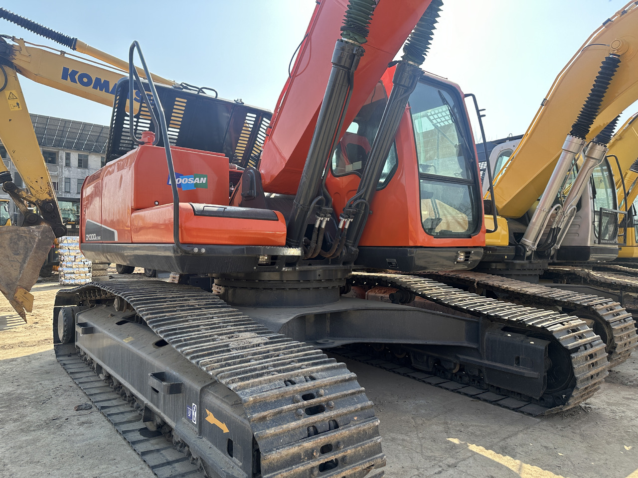 Doosan DX300-9C - Гусеничный экскаватор: фото 2 Doosan DX300-9C - Гусеничный экскаватор: фото 2
