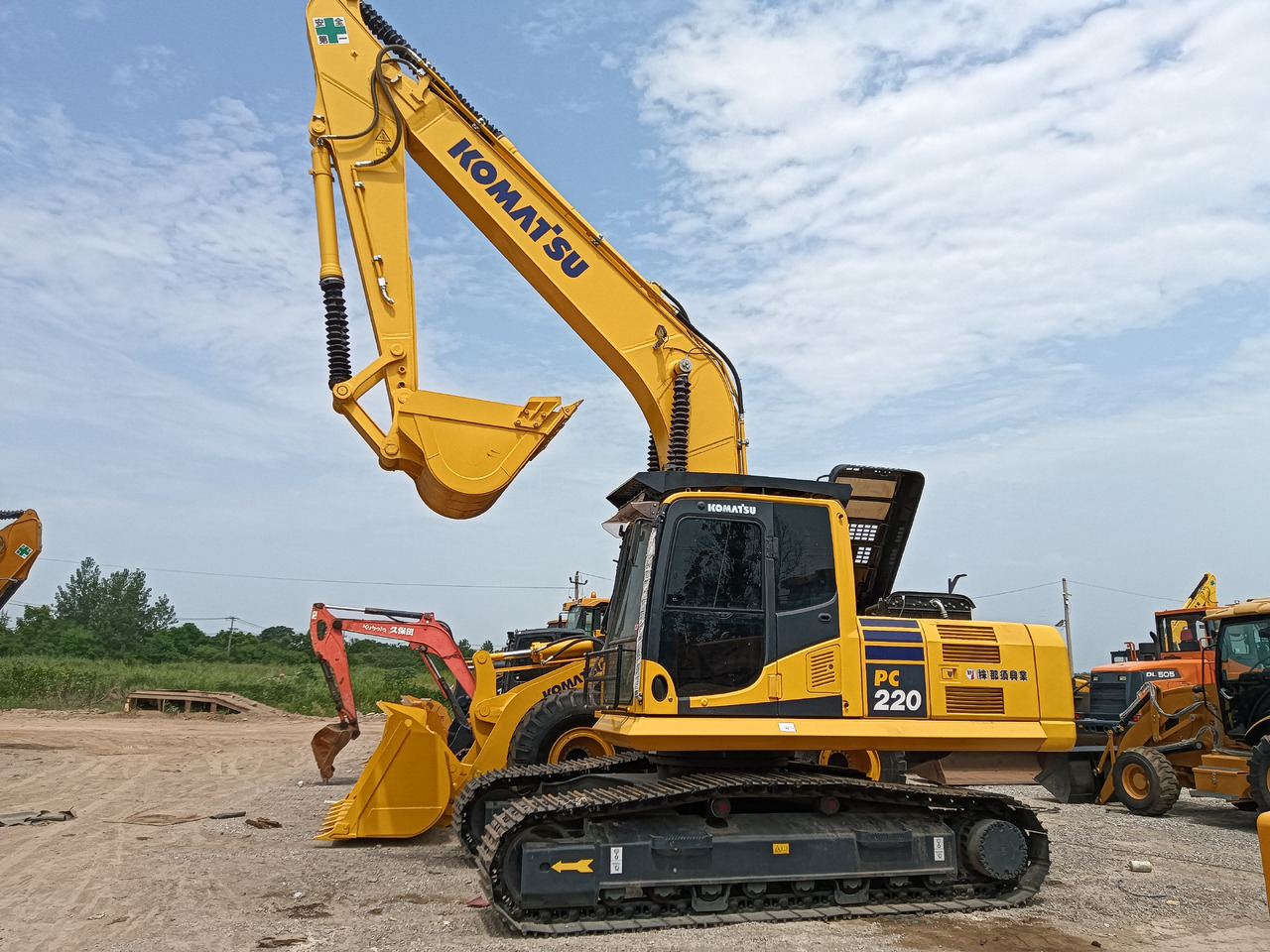 KOMATSU PC200-8 - Гусеничный экскаватор: фото 1 KOMATSU PC200-8 - Гусеничный экскаватор: фото 1