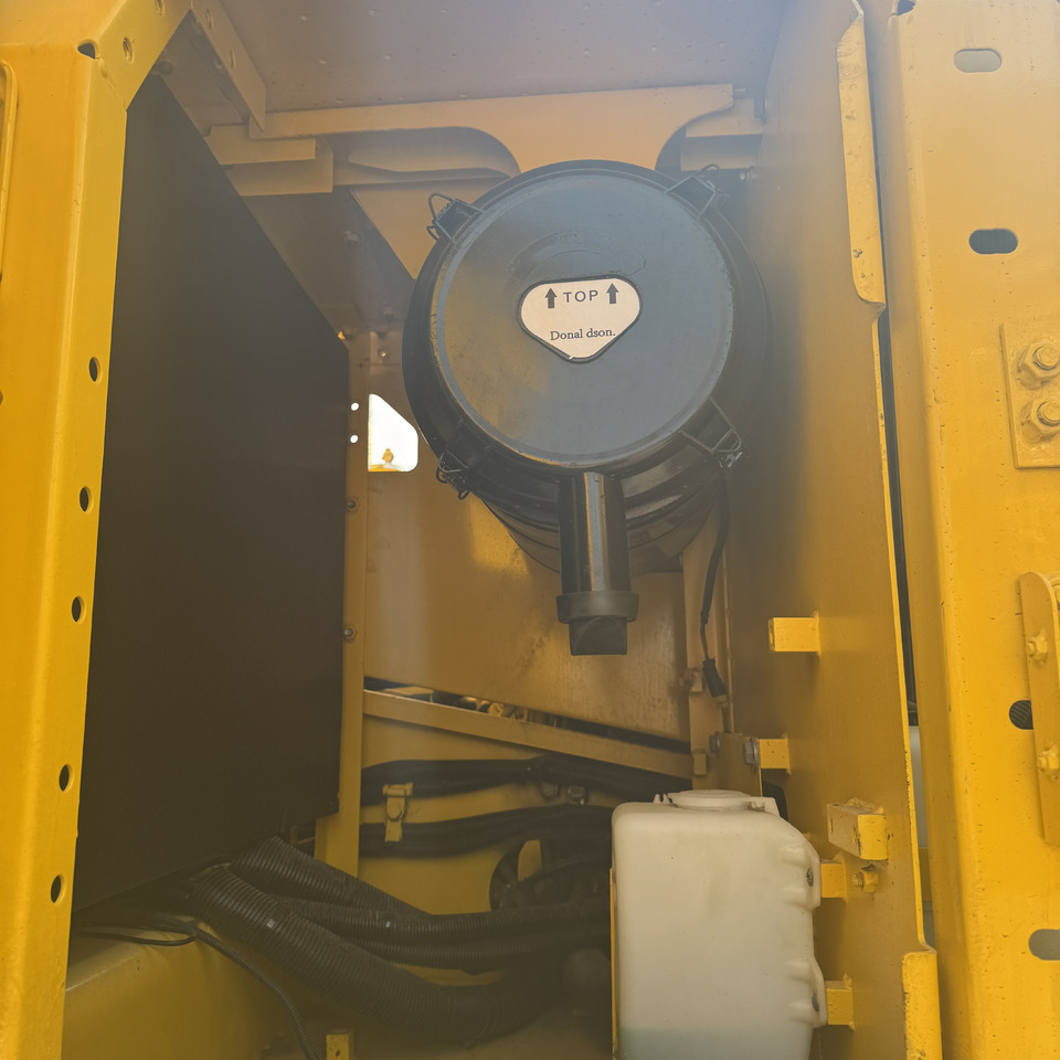 KOMATSU PC200-8 - Гусеничный экскаватор: фото 4 KOMATSU PC200-8 - Гусеничный экскаватор: фото 4