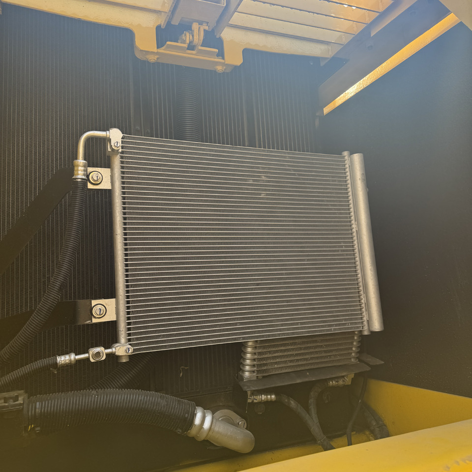 KOMATSU PC200-8 - Гусеничный экскаватор: фото 3 KOMATSU PC200-8 - Гусеничный экскаватор: фото 3