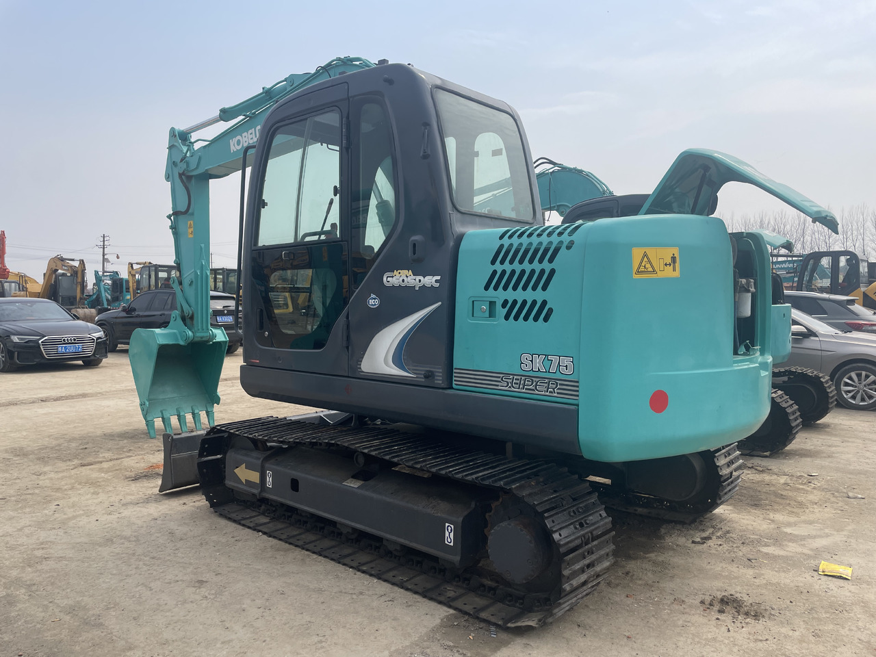 Kobelco SK 75 - Гусеничный экскаватор: фото 3 Kobelco SK 75 - Гусеничный экскаватор: фото 3