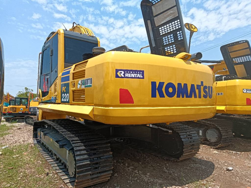 Komatsu PC 220-8 - Гусеничный экскаватор: фото 1 Komatsu PC 220-8 - Гусеничный экскаватор: фото 1