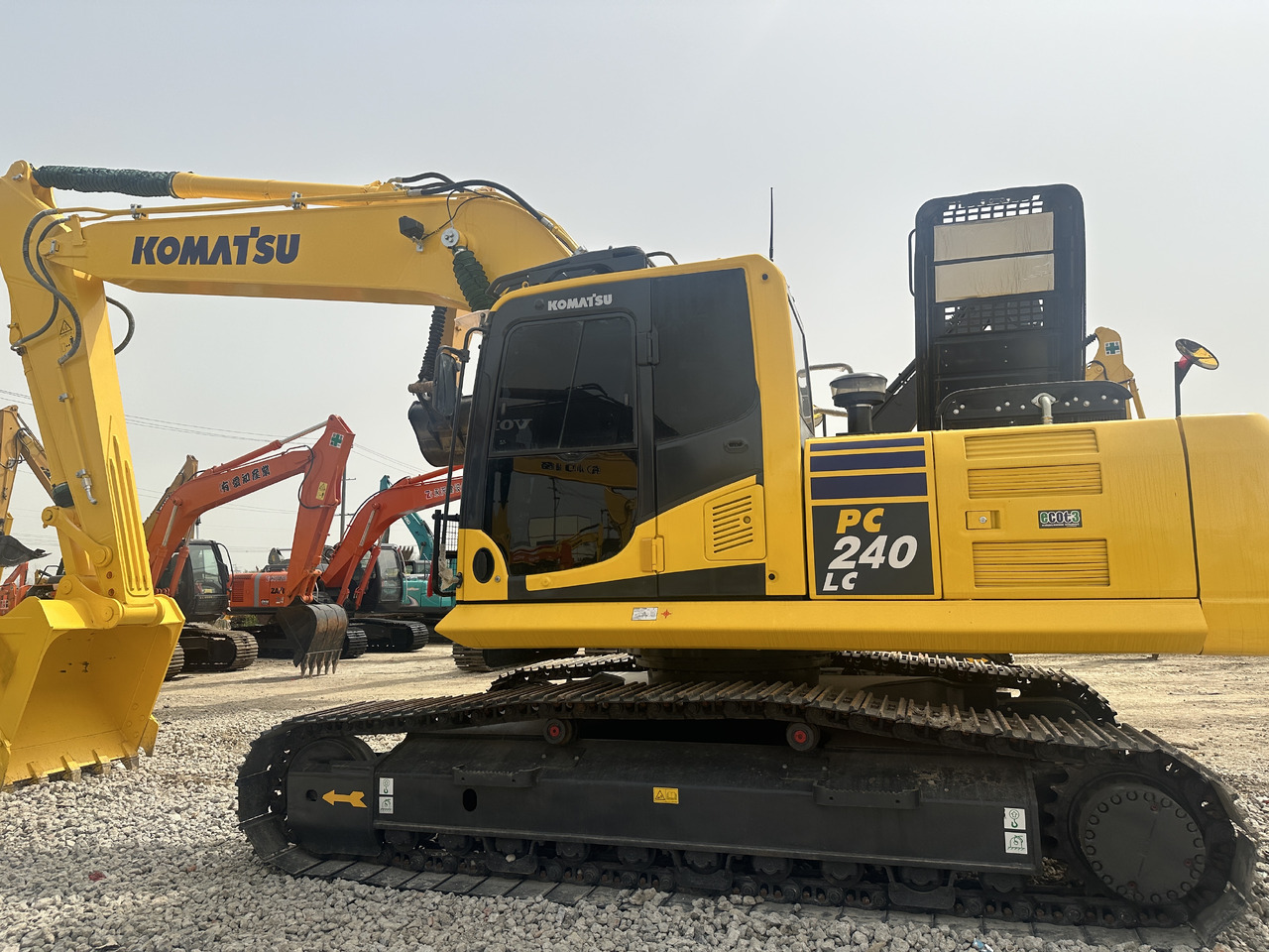 Komatsu PC 240 LC-8 - Гусеничный экскаватор: фото 1 Komatsu PC 240 LC-8 - Гусеничный экскаватор: фото 1
