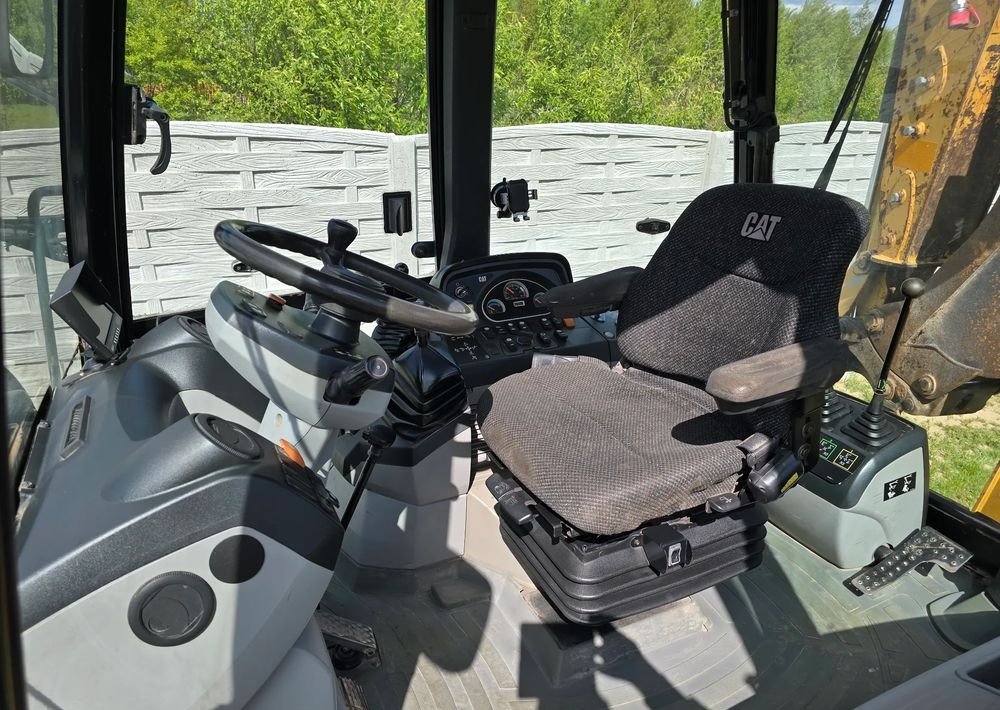 Caterpillar - Экскаватор-погрузчик: фото 3 Caterpillar - Экскаватор-погрузчик: фото 3