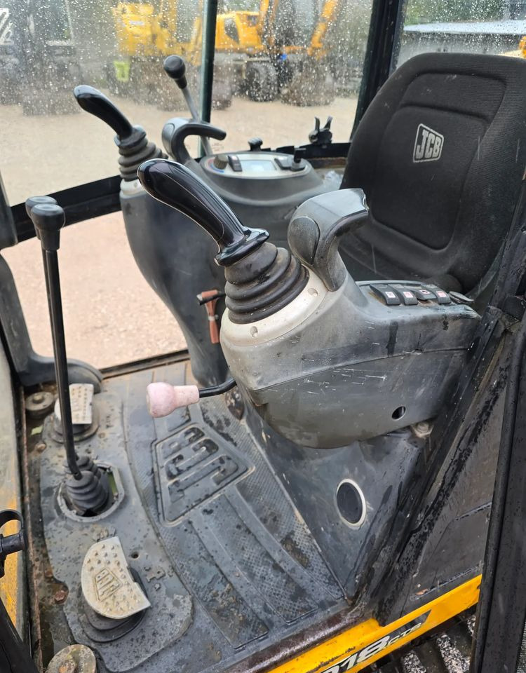 JCB - Мини-экскаватор: фото 3 JCB - Мини-экскаватор: фото 3