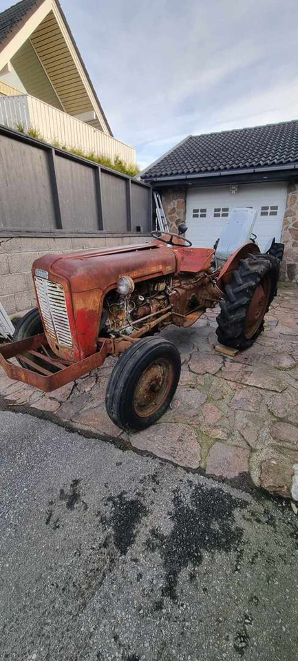 1958 Massey Ferguson MF 35 traktor repobjekt - Трактор: фото 1 1958 Massey Ferguson MF 35 traktor repobjekt - Трактор: фото 1