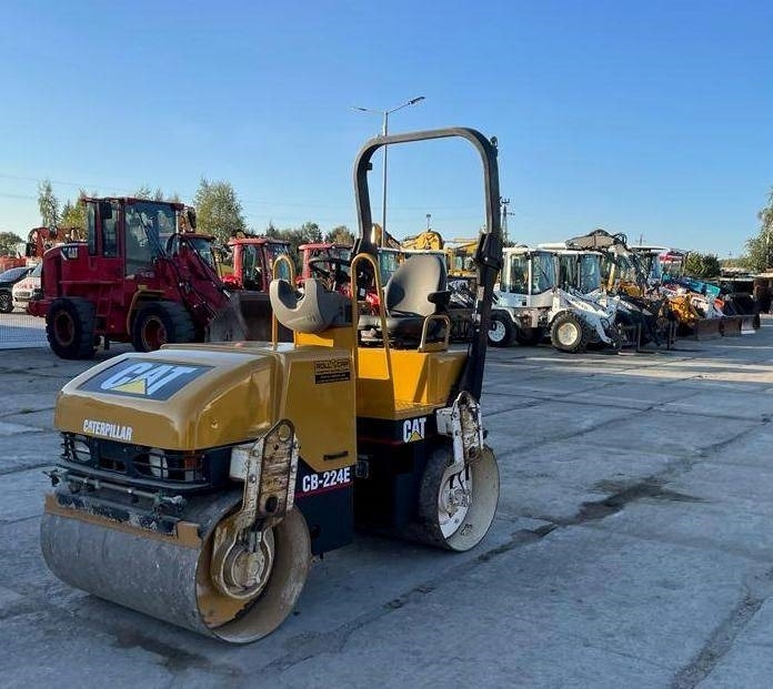 CAT CB 224 E - Дорожный каток: фото 1 CAT CB 224 E - Дорожный каток: фото 1