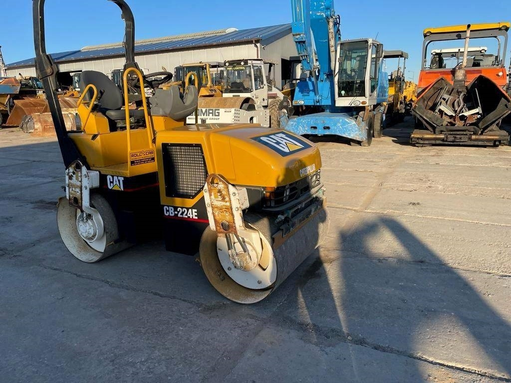 CAT CB 224 E - Дорожный каток: фото 4 CAT CB 224 E - Дорожный каток: фото 4