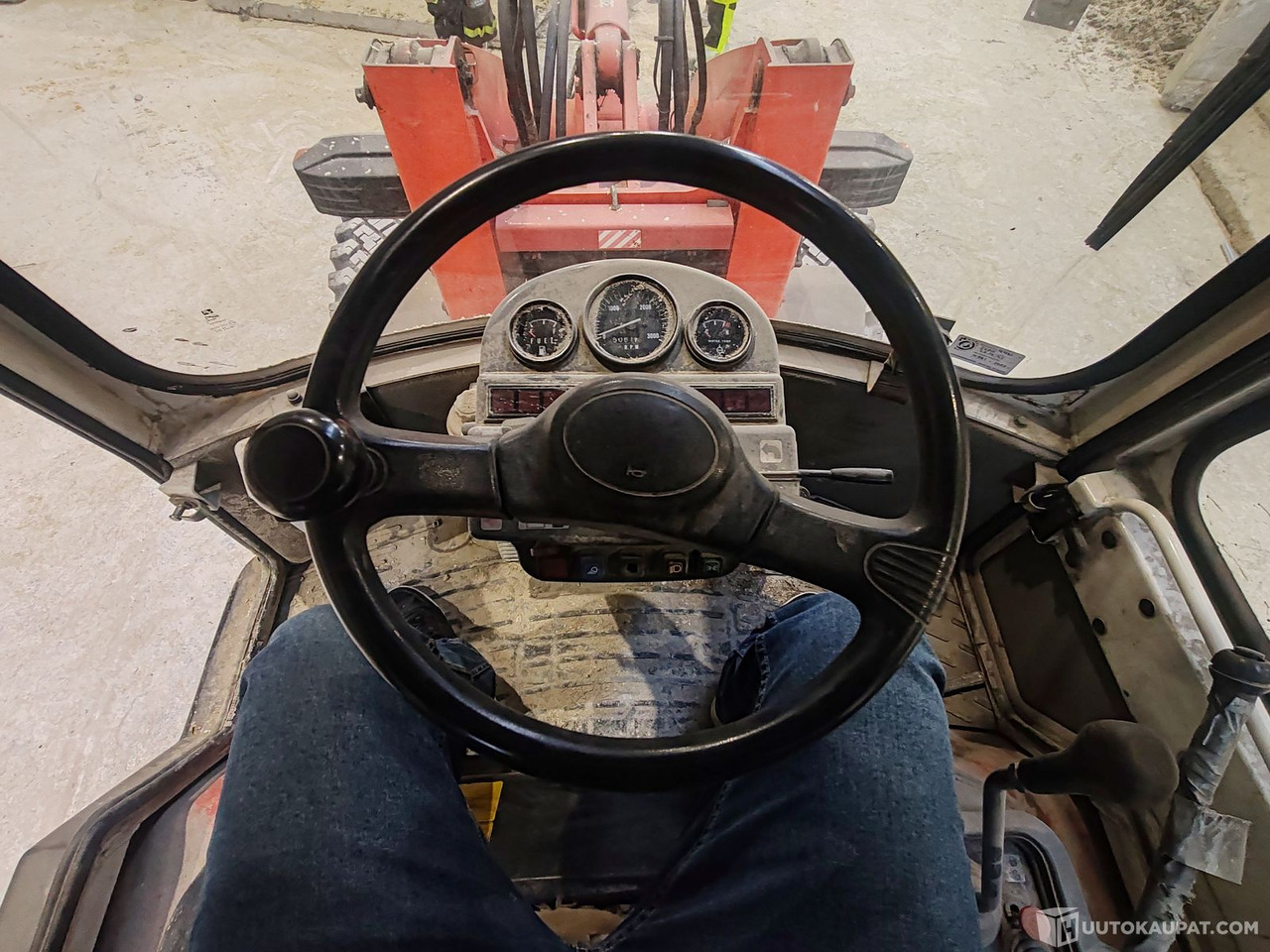 Колёсный погрузчик Kubota R520 kauhalla, piikeillä & harjakoneella, 2008, Nokia: фото 20