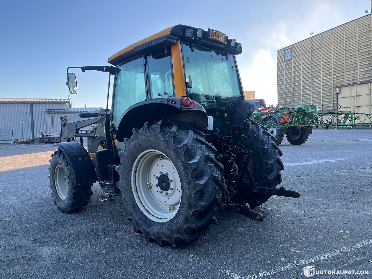 Valtra N92, tractor with loader, 5,120 h, 2010, Salo - Трактор: фото 3 Valtra N92, tractor with loader, 5,120 h, 2010, Salo - Трактор: фото 3