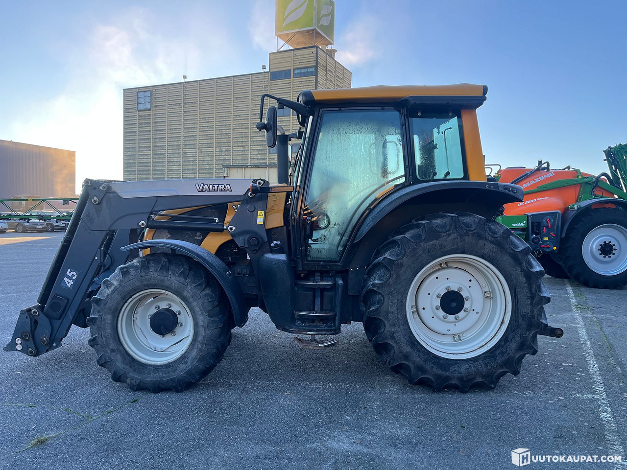 Valtra N92, tractor with loader, 5,120 h, 2010, Salo - Трактор: фото 2 Valtra N92, tractor with loader, 5,120 h, 2010, Salo - Трактор: фото 2