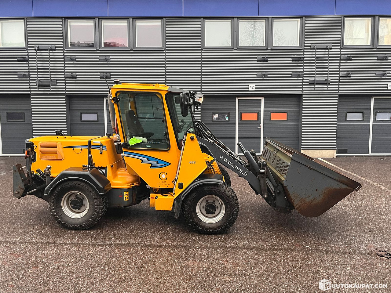 Wille 455B, property maintenance machine with extensive equipment, 2016, Vantaa - Компактный фронтальный погрузчик: фото 1 Wille 455B, property maintenance machine with extensive equipment, 2016, Vantaa - Компактный фронтальный погрузчик: фото 1