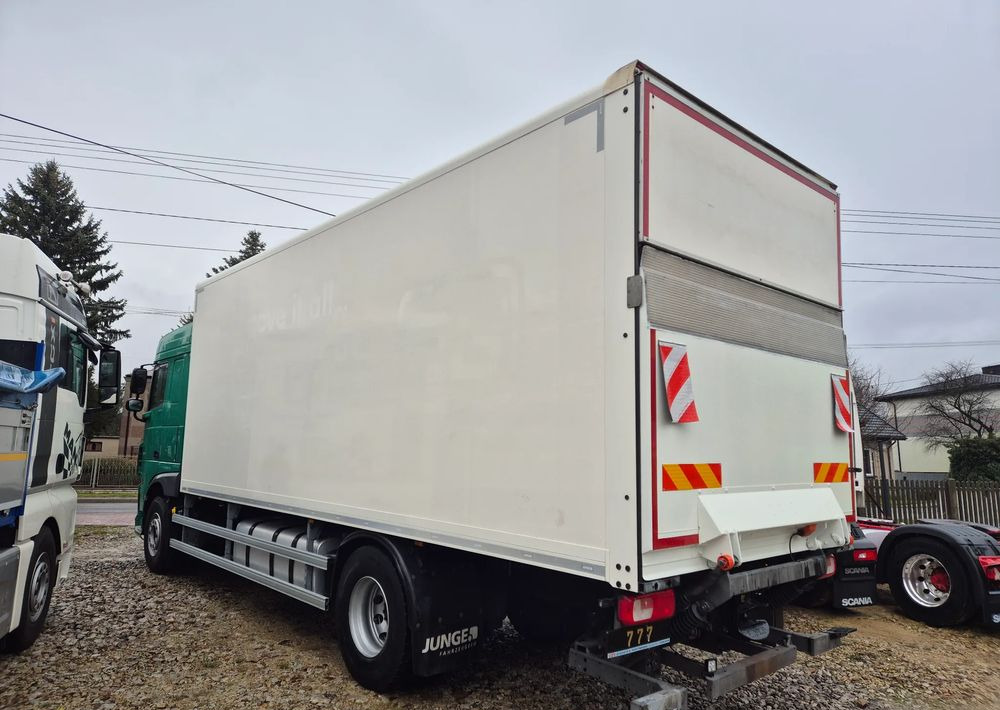 DAF XF ORYGINALNY PRZEBIEG z Niemiec / TANDEM ZESTAW PRZEJAZDOWY Z WINDĄ - Грузовик с закрытым кузовом: фото 3 DAF XF ORYGINALNY PRZEBIEG z Niemiec / TANDEM ZESTAW PRZEJAZDOWY Z WINDĄ - Грузовик с закрытым кузовом: фото 3