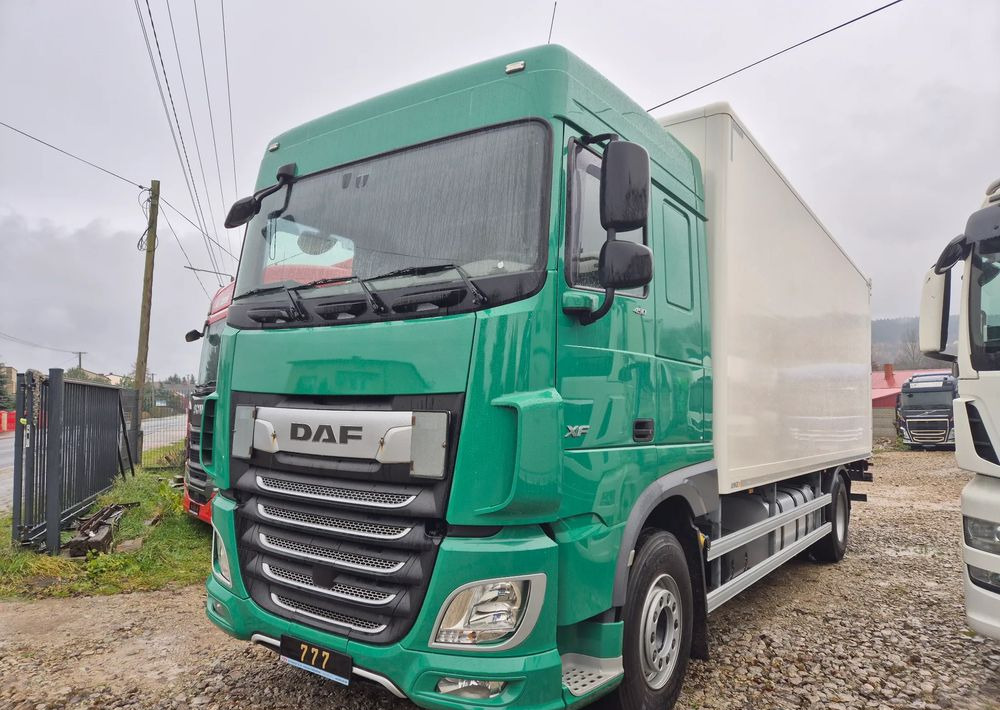 DAF XF ORYGINALNY PRZEBIEG z Niemiec / TANDEM ZESTAW PRZEJAZDOWY Z WINDĄ - Грузовик с закрытым кузовом: фото 1 DAF XF ORYGINALNY PRZEBIEG z Niemiec / TANDEM ZESTAW PRZEJAZDOWY Z WINDĄ - Грузовик с закрытым кузовом: фото 1