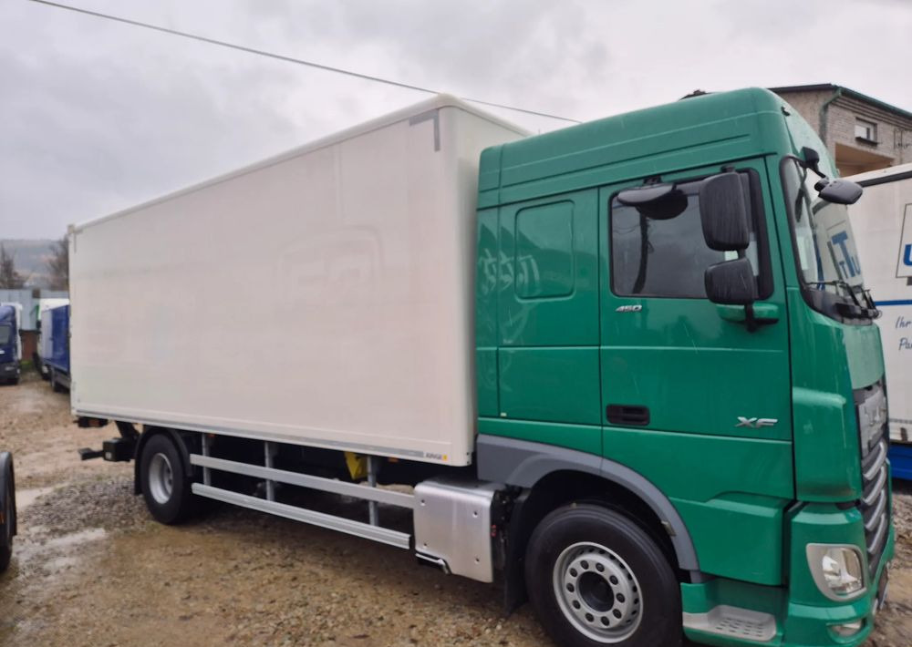 DAF XF ORYGINALNY PRZEBIEG z Niemiec / TANDEM ZESTAW PRZEJAZDOWY Z WINDĄ - Грузовик с закрытым кузовом: фото 4 DAF XF ORYGINALNY PRZEBIEG z Niemiec / TANDEM ZESTAW PRZEJAZDOWY Z WINDĄ - Грузовик с закрытым кузовом: фото 4