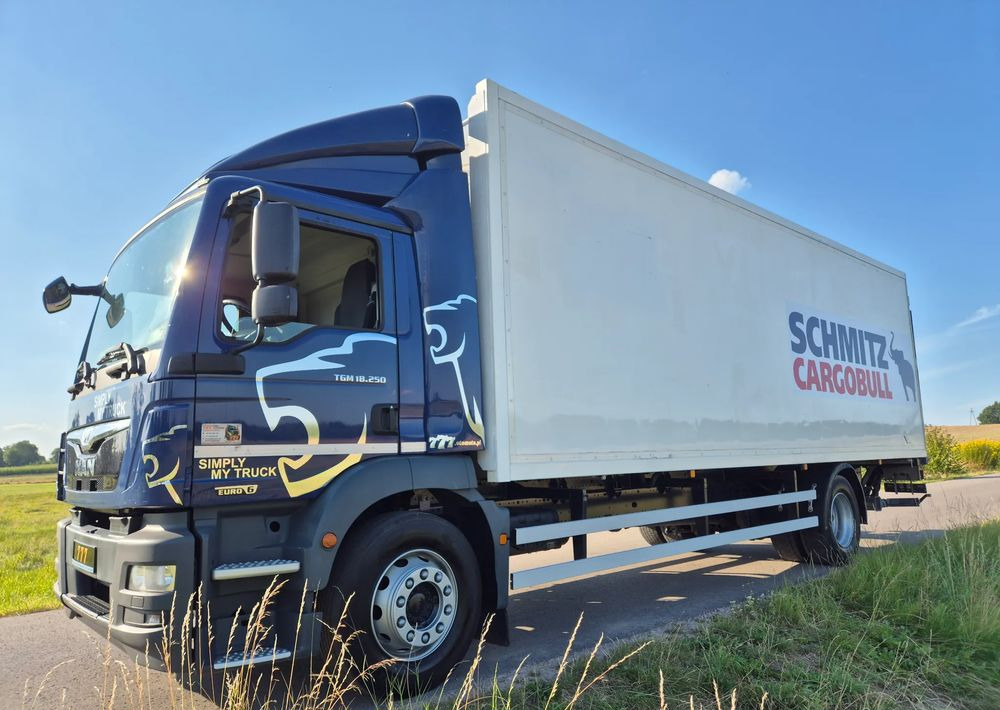 MAN TGM 18.250 Carrier 1950 D/E z Holandii / TOP STAN / 7.5m / 18 palet / winda + drzwi boczne / OKAZJA - Рефрижератор: фото 3 MAN TGM 18.250 Carrier 1950 D/E z Holandii / TOP STAN / 7.5m / 18 palet / winda + drzwi boczne / OKAZJA - Рефрижератор: фото 3