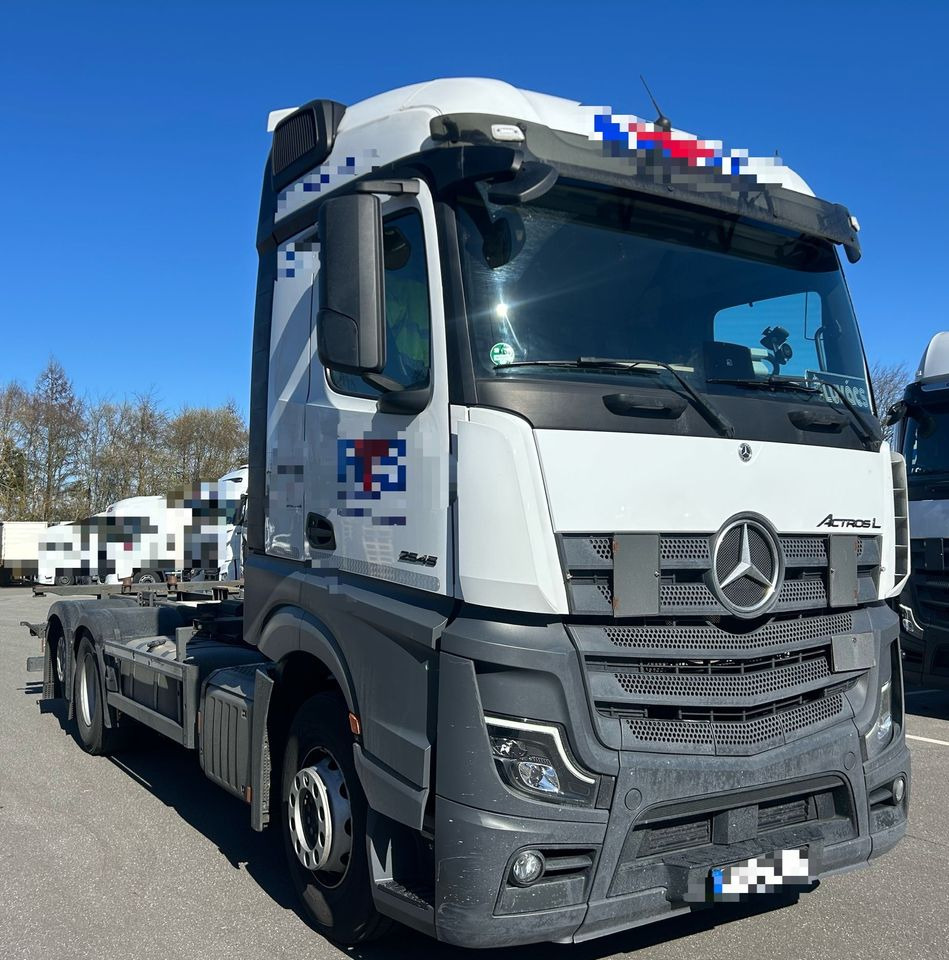 Mercedes-Benz Actros L 2545 BDF 2022 z Niemiec wiele sztuk STANDARD bez retardera 2 zbiorniki HAK - Грузовик-шасси: фото 1 Mercedes-Benz Actros L 2545 BDF 2022 z Niemiec wiele sztuk STANDARD bez retardera 2 zbiorniki HAK - Грузовик-шасси: фото 1