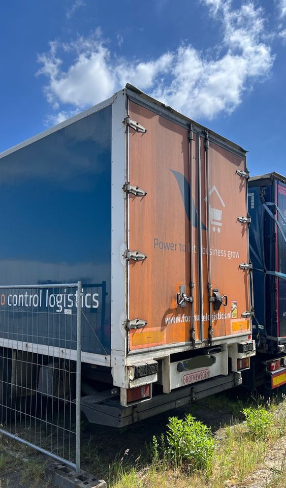 Wielton 2 osiowa NAUKA JAZDY 2 osie z Holandii dwu dwuosiowa dwie osie 2osiowa 2osie - Полуприцеп-фургон: фото 2 Wielton 2 osiowa NAUKA JAZDY 2 osie z Holandii dwu dwuosiowa dwie osie 2osiowa 2osie - Полуприцеп-фургон: фото 2