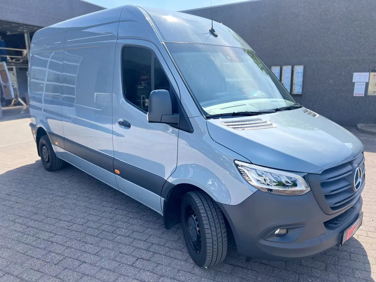 Mercedes-Benz Sprinter 315 L2H2 FWD (32.500€ex) MBUX|CARPLAY|LED - Цельнометаллический фургон, Грузопассажирский фургон: фото 2 Mercedes-Benz Sprinter 315 L2H2 FWD (32.500€ex) MBUX|CARPLAY|LED - Цельнометаллический фургон, Грузопассажирский фургон: фото 2