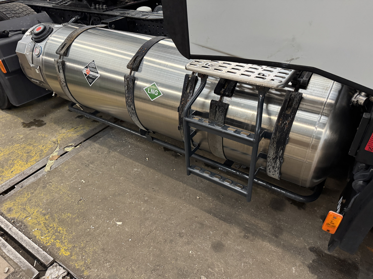 IVECO STRALIS HI-WAY S-WAY - Топливный бак: фото 2 IVECO STRALIS HI-WAY S-WAY - Топливный бак: фото 2