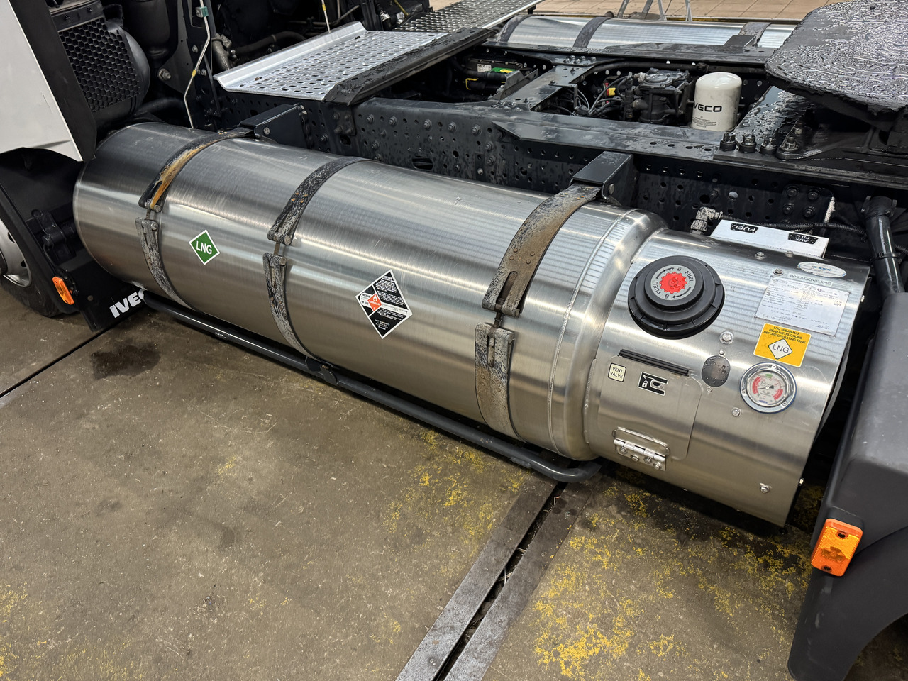 IVECO STRALIS HI-WAY S-WAY - Топливный бак: фото 1 IVECO STRALIS HI-WAY S-WAY - Топливный бак: фото 1