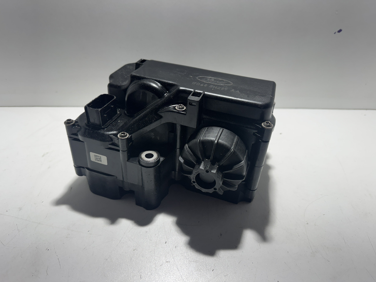 Ford F-Max Trucks Cargo - Бак для AdBlue: фото 3 Ford F-Max Trucks Cargo - Бак для AdBlue: фото 3