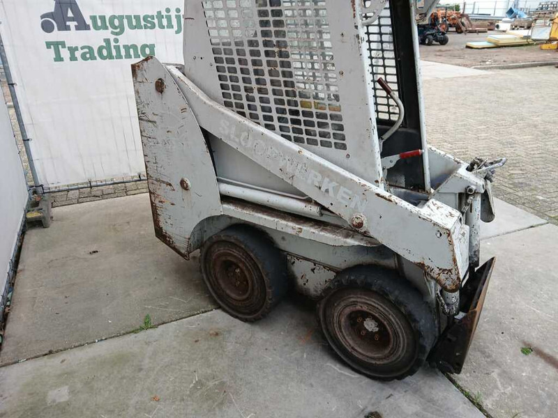 Gehl 1640 - Мини-погрузчик с бортовым поворотом: фото 4 Gehl 1640 - Мини-погрузчик с бортовым поворотом: фото 4