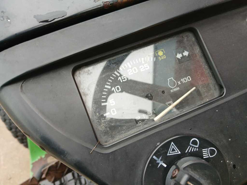 Трактор John Deere 4100: фото 14