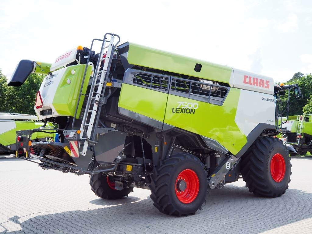 Claas Lexion 7500 + V930 - Зерноуборочный комбайн: фото 3 Claas Lexion 7500 + V930 - Зерноуборочный комбайн: фото 3