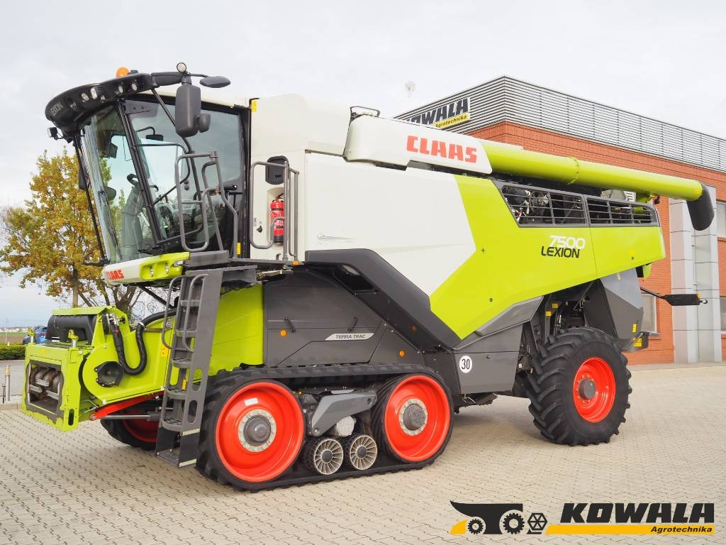 Claas Lexion 7500TT GPS + V930 - Зерноуборочный комбайн: фото 1 Claas Lexion 7500TT GPS + V930 - Зерноуборочный комбайн: фото 1