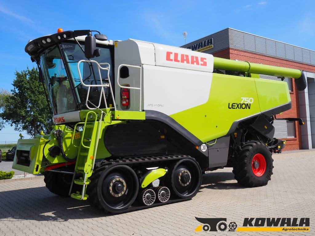 Claas Lexion 750TT + V900 - Зерноуборочный комбайн: фото 1 Claas Lexion 750TT + V900 - Зерноуборочный комбайн: фото 1
