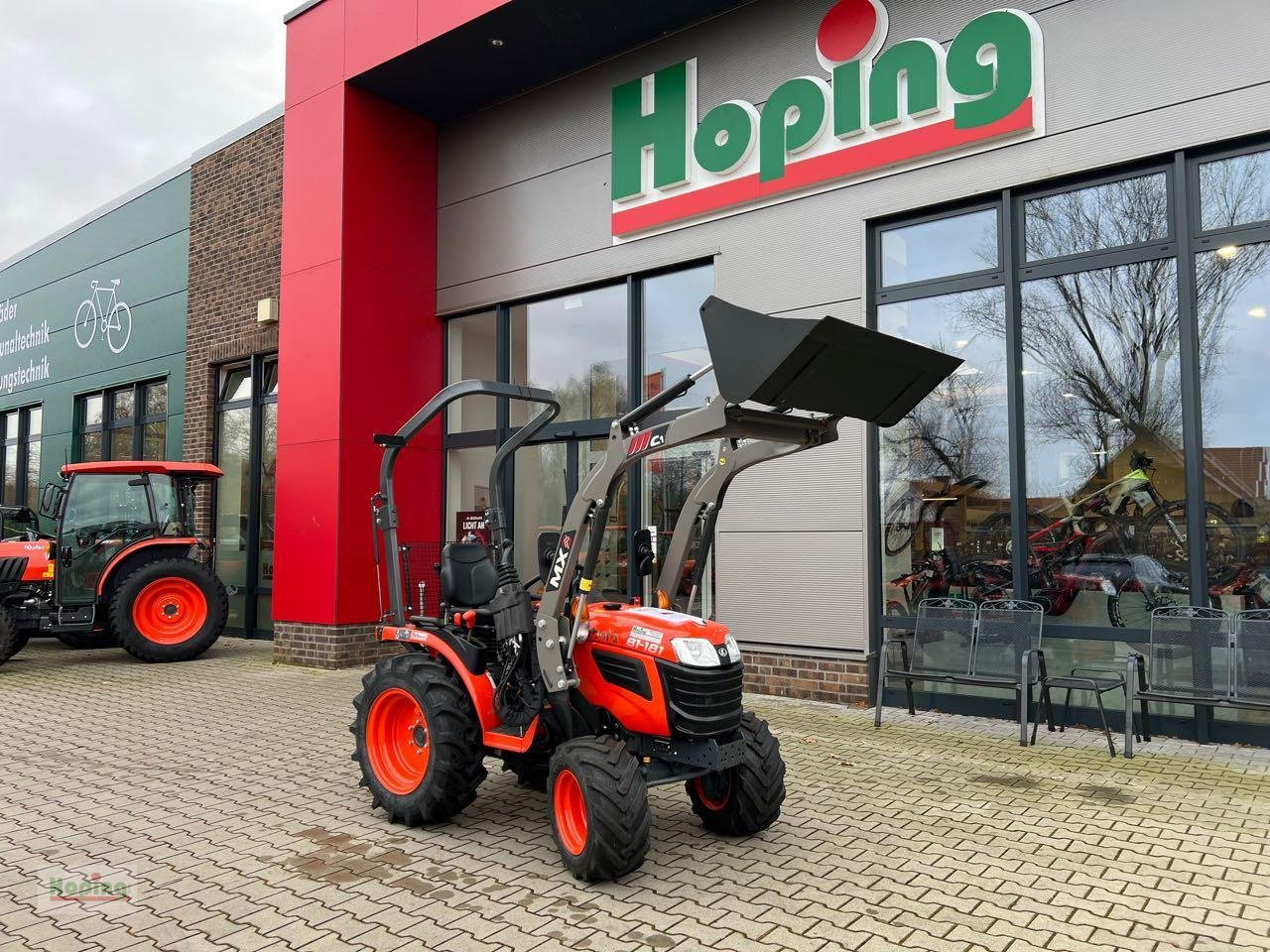 Kubota B1 181 - Коммунальный трактор: фото 4 Kubota B1 181 - Коммунальный трактор: фото 4