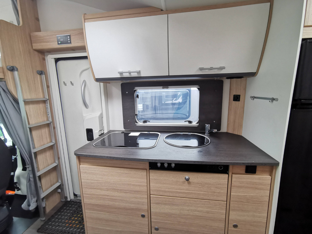 Альковный автодом SUNLIGHT A 70: фото 8