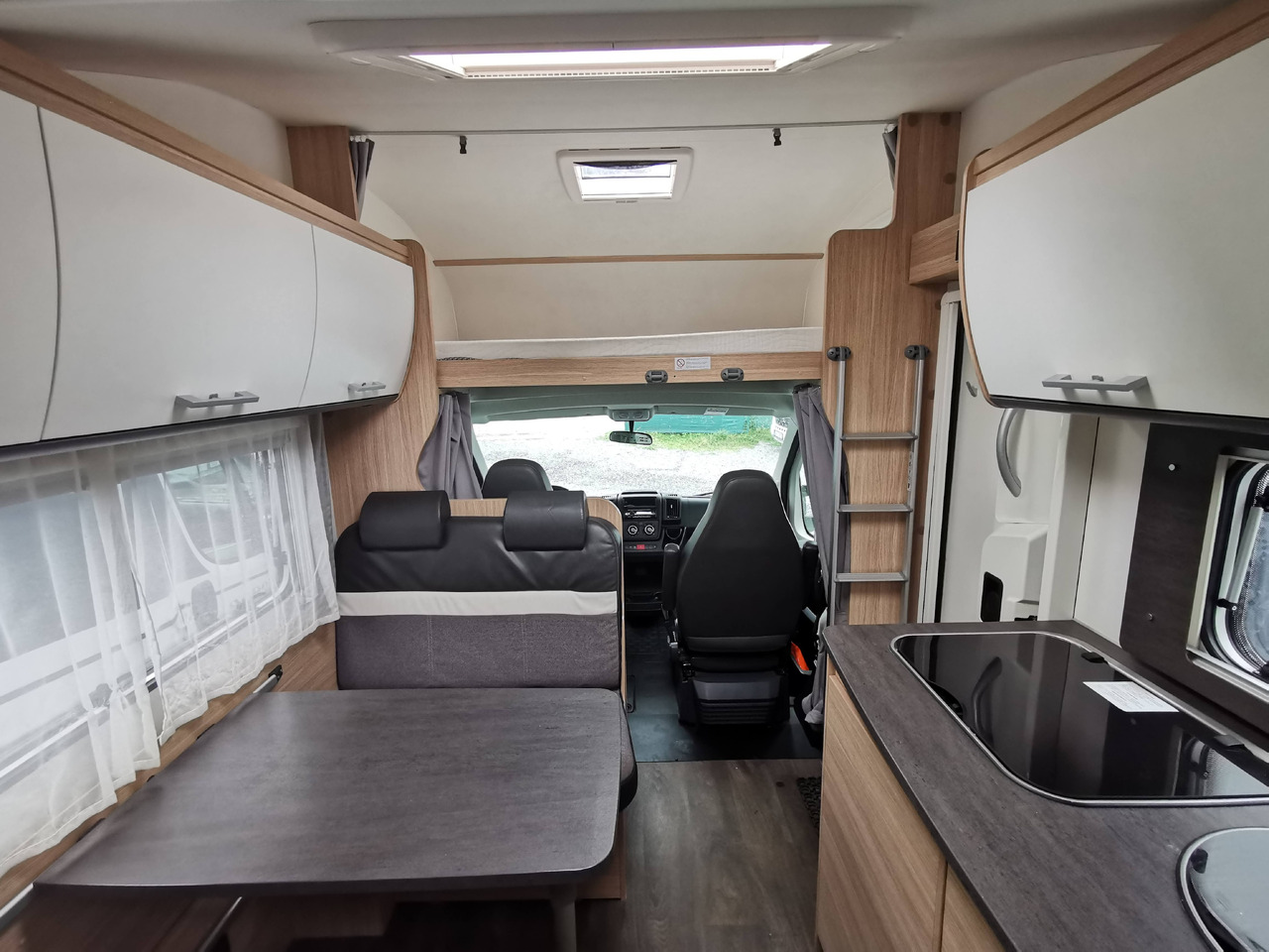 Альковный автодом SUNLIGHT A 70: фото 13