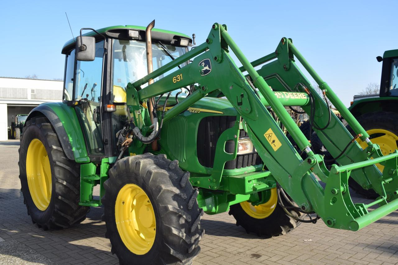 John Deere 6220 - Трактор: фото 3 John Deere 6220 - Трактор: фото 3