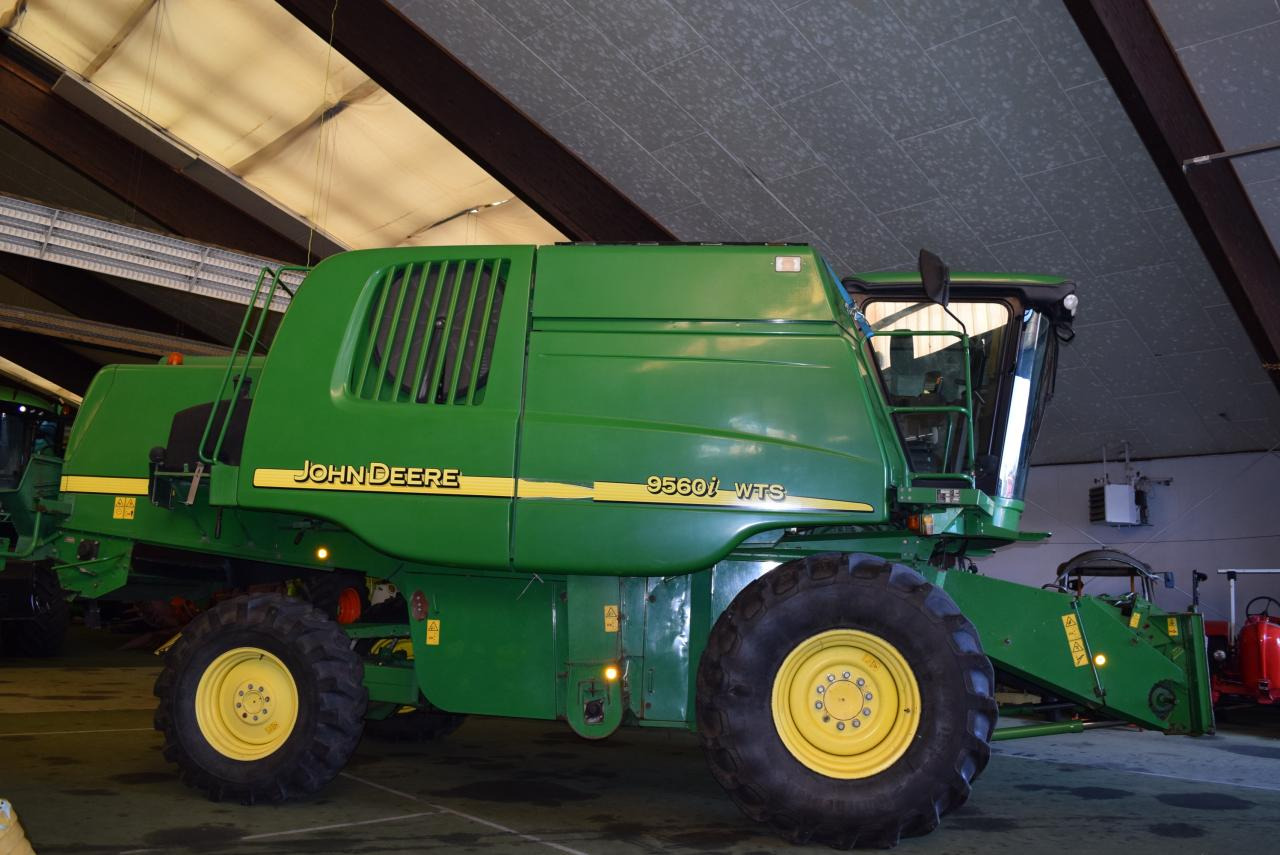 John Deere 9560 i WTS - Зерноуборочный комбайн: фото 3 John Deere 9560 i WTS - Зерноуборочный комбайн: фото 3