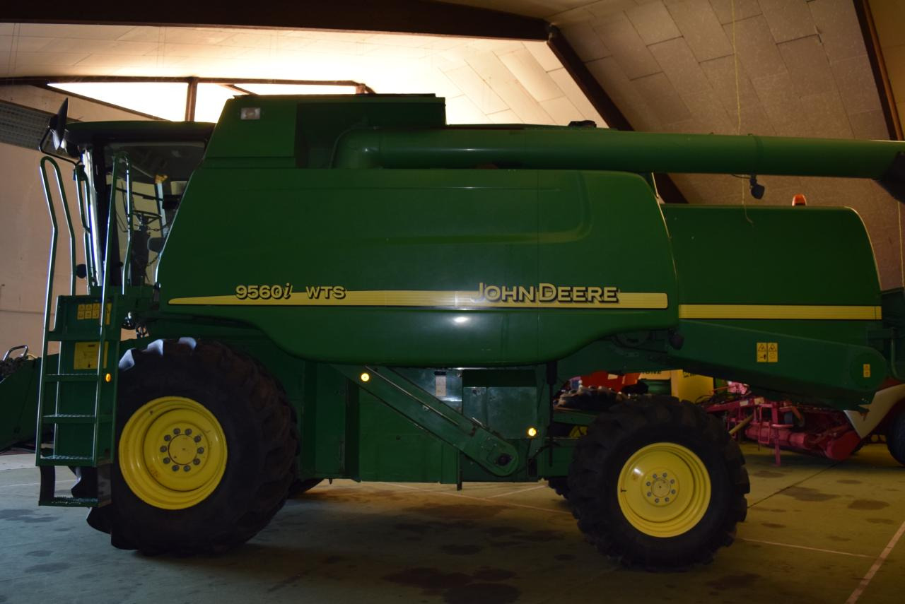 John Deere 9560 i WTS - Зерноуборочный комбайн: фото 3 John Deere 9560 i WTS - Зерноуборочный комбайн: фото 3