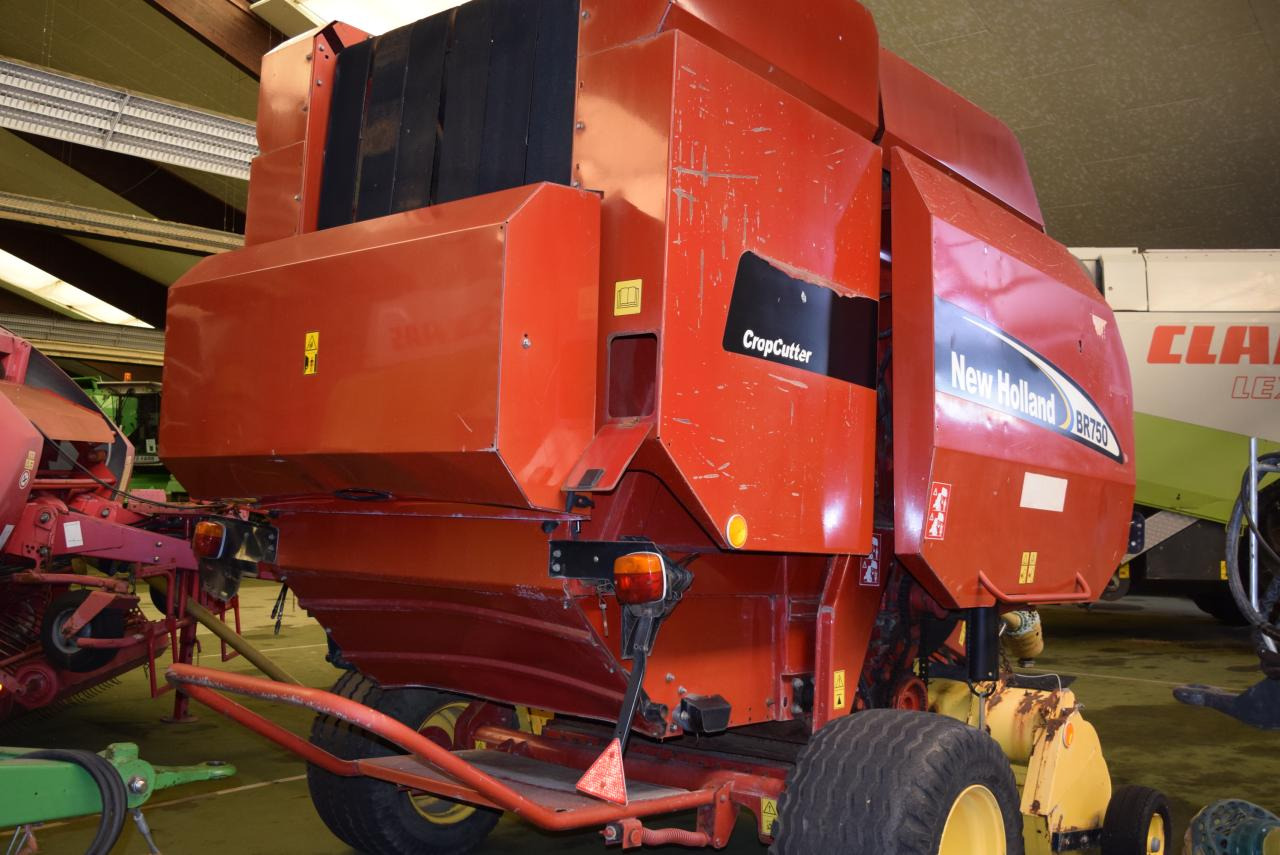 New Holland BR 750 CropCutter - Пресс-подборщик рулонный: фото 3 New Holland BR 750 CropCutter - Пресс-подборщик рулонный: фото 3