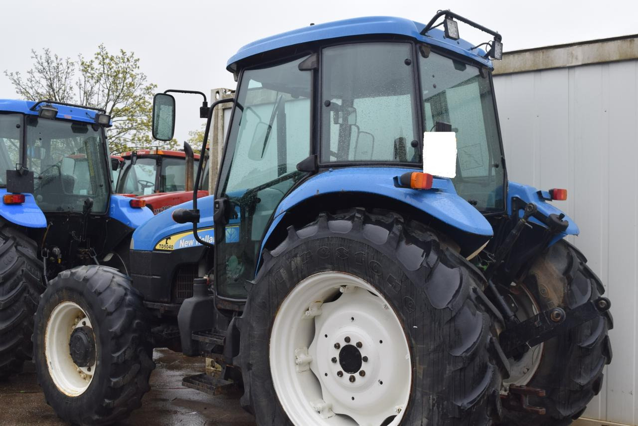 New Holland TD 5040 - Трактор: фото 4 New Holland TD 5040 - Трактор: фото 4