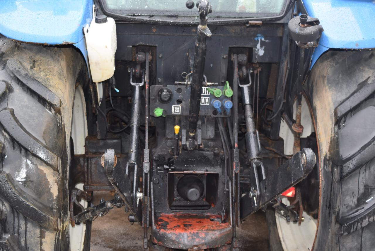 New Holland TD 5040 - Трактор: фото 5 New Holland TD 5040 - Трактор: фото 5
