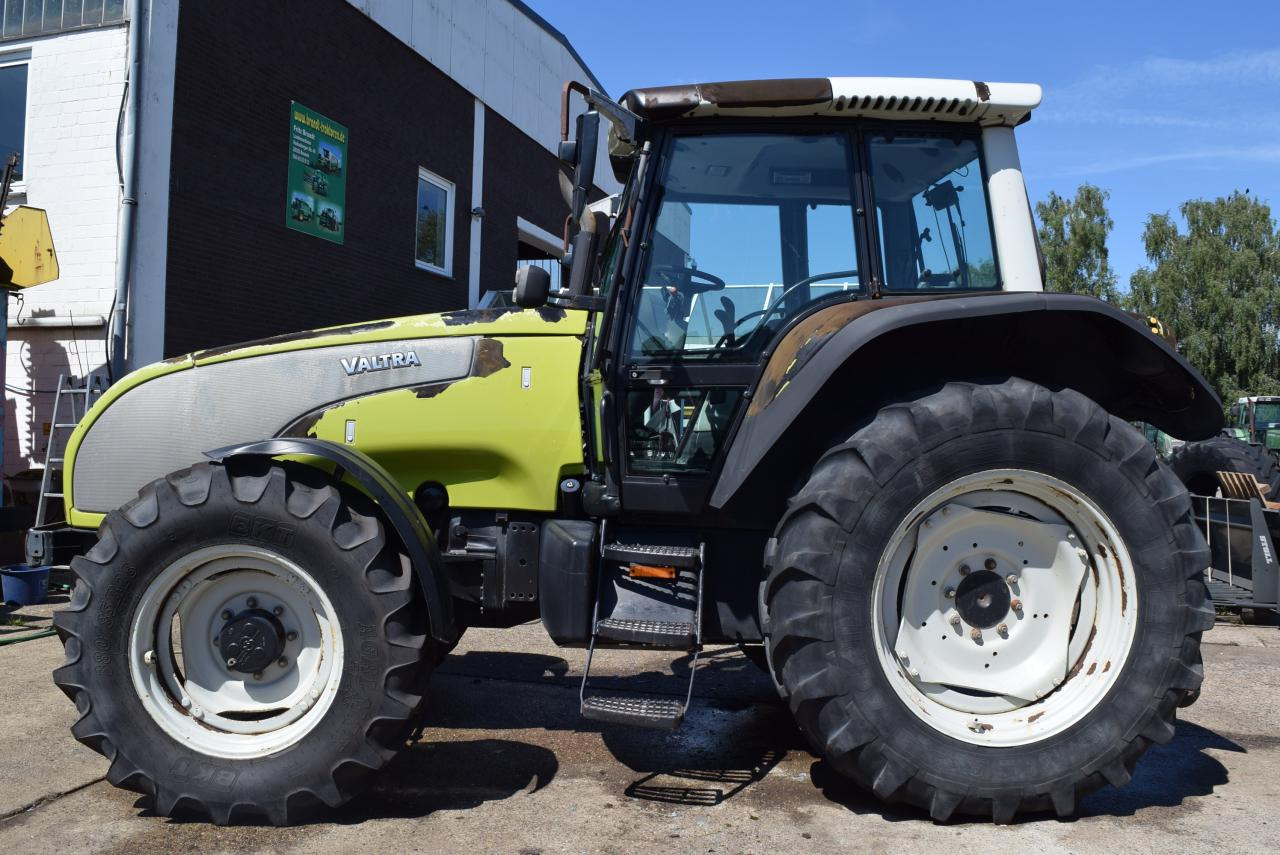 Valtra T120 - Трактор: фото 2 Valtra T120 - Трактор: фото 2