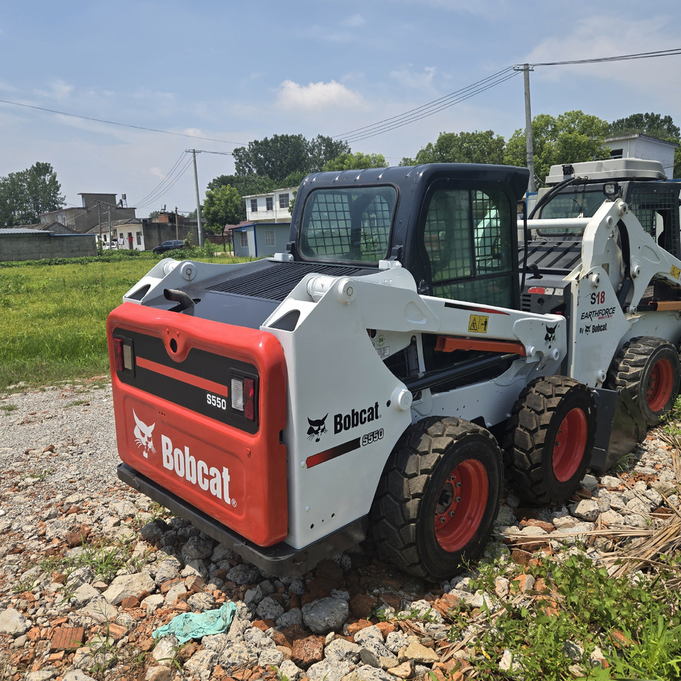 BOBCAT S550 - Мини-погрузчик с бортовым поворотом: фото 5 BOBCAT S550 - Мини-погрузчик с бортовым поворотом: фото 5