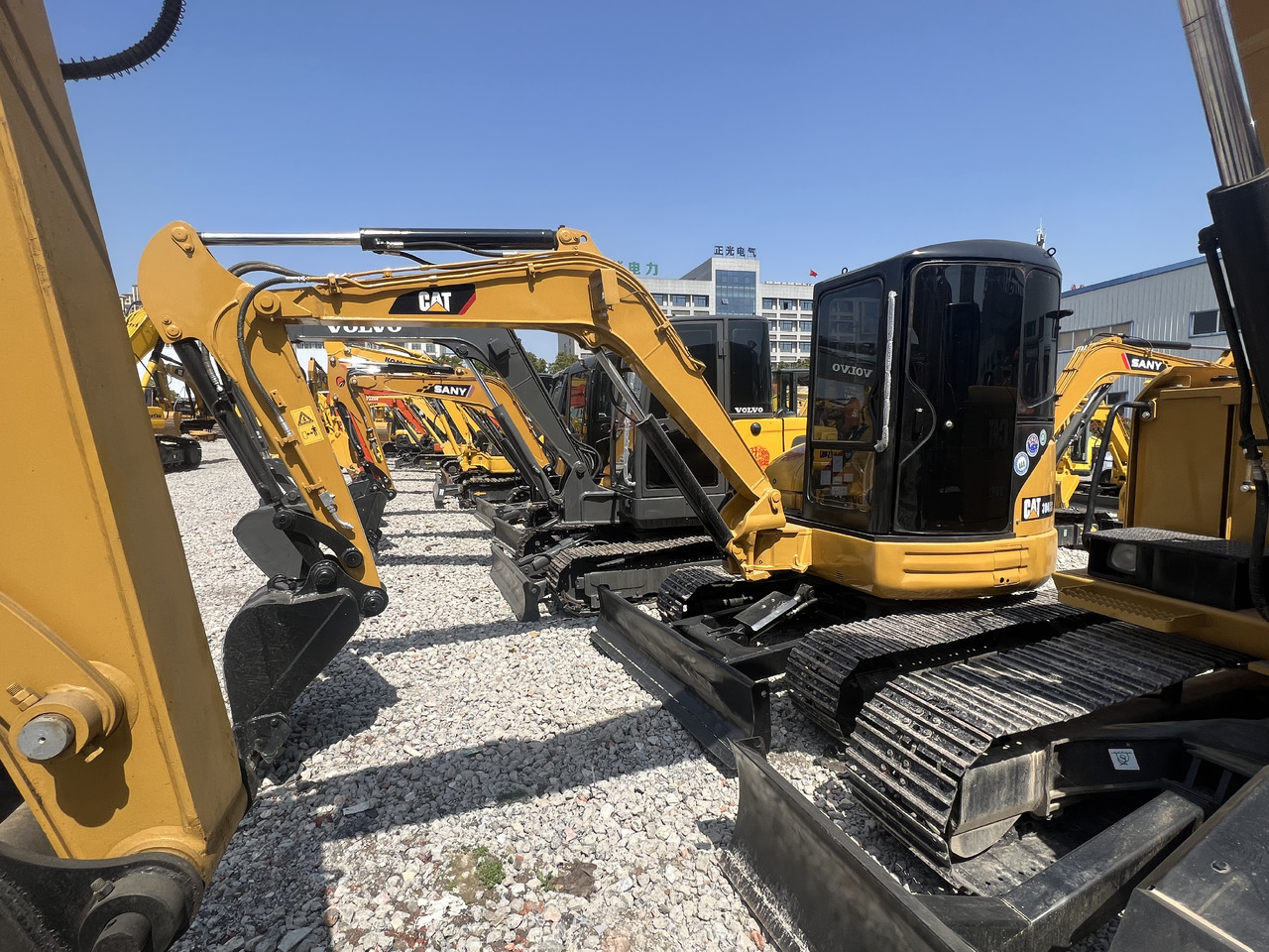 CATERPILLAR 304CR - Мини-экскаватор: фото 2 CATERPILLAR 304CR - Мини-экскаватор: фото 2