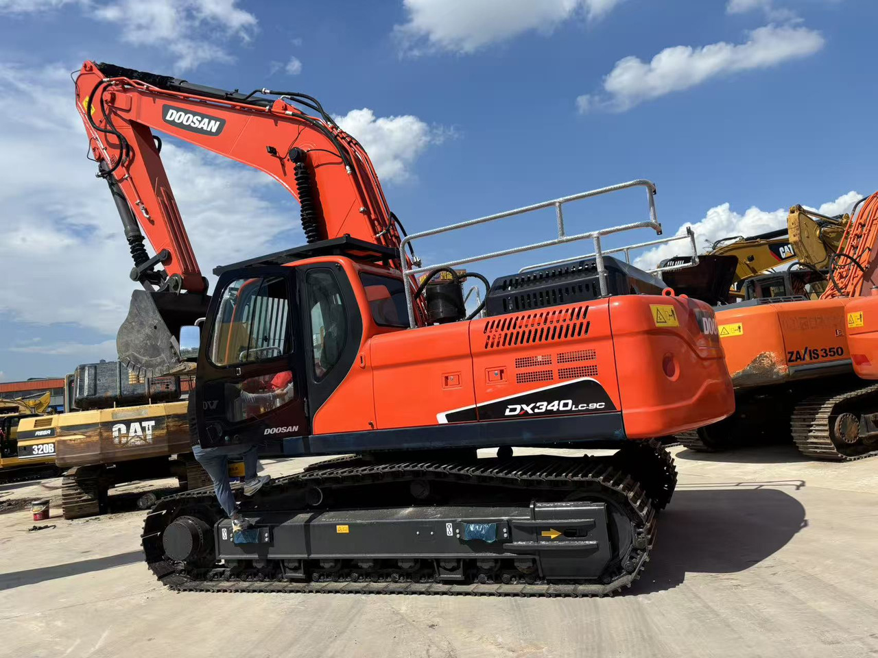 DOOSAN DX340LC-9C - Гусеничный экскаватор: фото 1 DOOSAN DX340LC-9C - Гусеничный экскаватор: фото 1