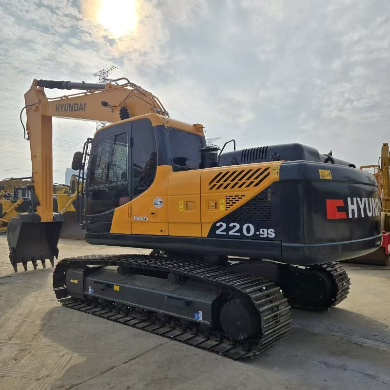 Hyundai R220-9S - Гусеничный экскаватор: фото 1 Hyundai R220-9S - Гусеничный экскаватор: фото 1